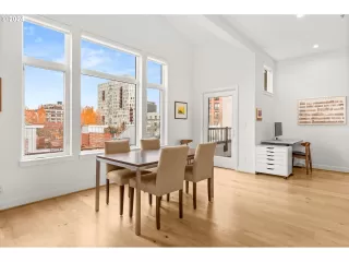 Photo #6: 24690286 Listing