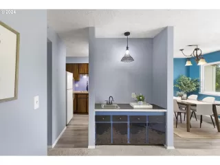 Photo #5: 24690577 Listing