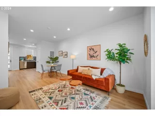 Photo #6: 24691138 Listing