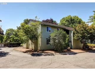 Photo #1: 24691441 Listing