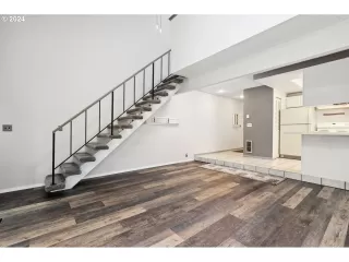 Photo #5: 24691594 Listing 