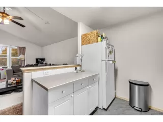 More Details about MLS # 24692061 : 15715 NE BEECH ST 4D