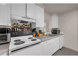 Photo #2: 24692061 Listing 