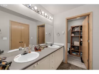 Photo #5: 24692061 Listing 