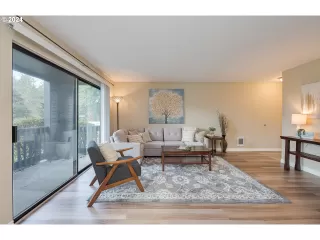 Photo #5: 24692201 Listing