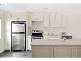 Photo #4: 24692237 Listing