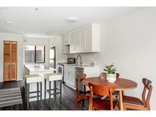 Photo #6: 24692237 Listing