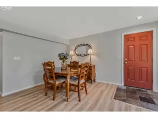 Photo #5: 24693401 Listing