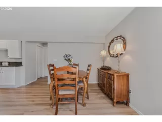 Photo #6: 24693401 Listing