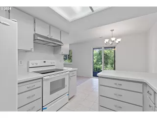 Photo #2: 24694061 Listing