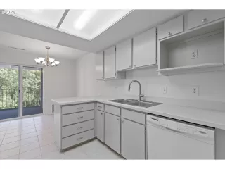 Photo #3: 24694061 Listing
