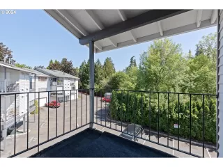 Photo #6: 24694061 Listing