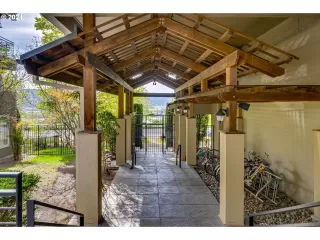 Photo #2: 24694218 Listing