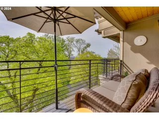 Photo #4: 24694218 Listing