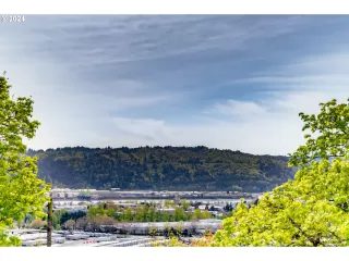 Photo #6: 24694218 Listing