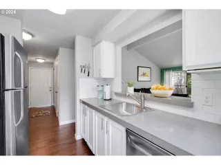 Photo #4: 24694408 Listing 