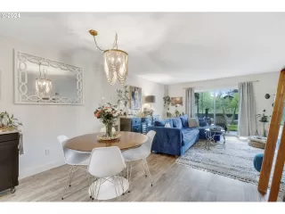 Photo #3: 24694748 Listing