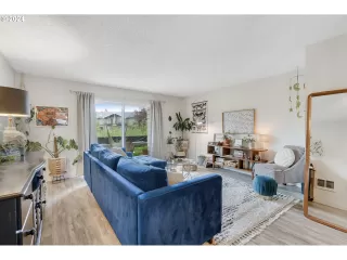 Photo #5: 24694748 Listing