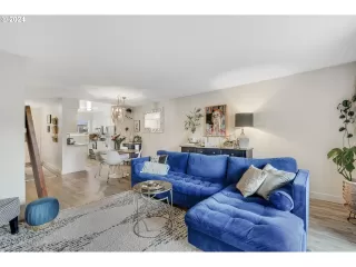 Photo #6: 24694748 Listing