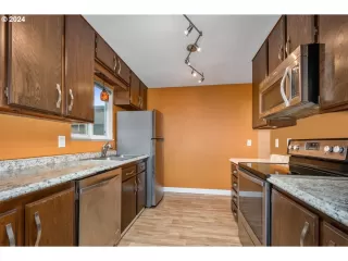 Photo #4: 24694775 Listing 