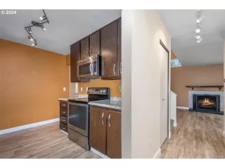 Photo #6: 24694775 Listing 