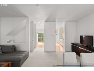 Photo #4: 24694779 Listing 