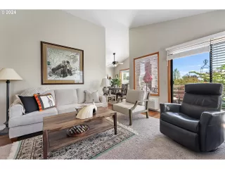 Photo #3: 24695177 Listing