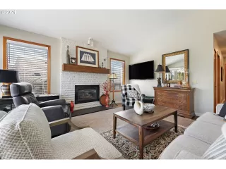 Photo #4: 24695177 Listing