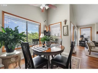 Photo #6: 24695177 Listing