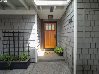 Photo #2: 24696414 Listing