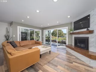 Photo #4: 24696414 Listing