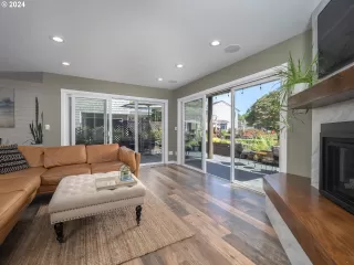 Photo #5: 24696414 Listing