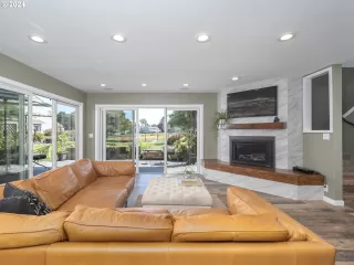 Photo #6: 24696414 Listing