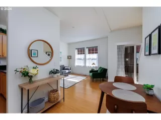 Photo #3: 24696851 Listing