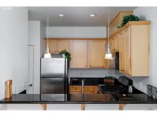 Photo #5: 24696851 Listing