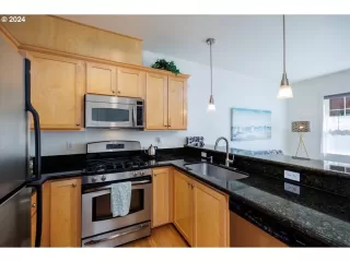 Photo #6: 24696851 Listing