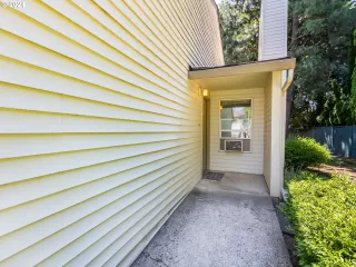 Photo #2: 24696939 Listing