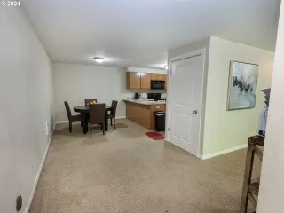 Photo #3: 24696939 Listing