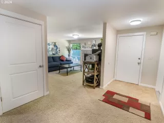 Photo #4: 24696939 Listing