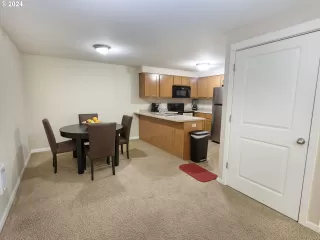 Photo #5: 24696939 Listing