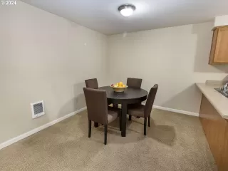 Photo #6: 24696939 Listing