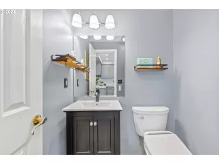 Photo #2: 24697223 Listing