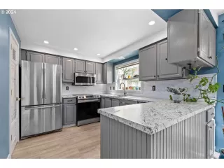 Photo #4: 24697223 Listing