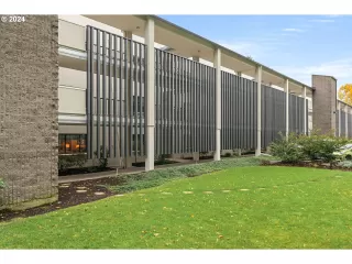 Photo #2: 24697450 Listing