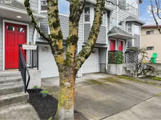 Photo #1: 24697737 Listing