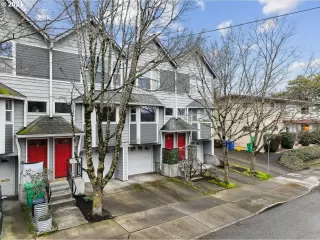 Photo #2: 24697737 Listing