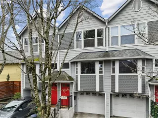 Photo #4: 24697737 Listing