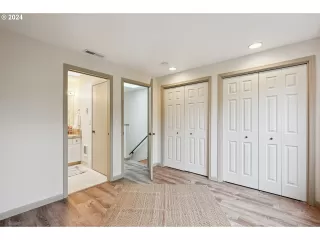 Photo #6: 24697737 Listing