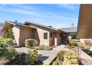 More Details about MLS # 24697976 : 10 CONDOLEA DR