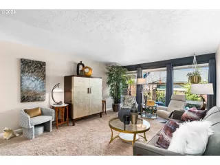 Photo #5: 24697976 Listing 